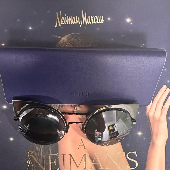 Fendi cat eye sunglasses - Picture 4 of 6